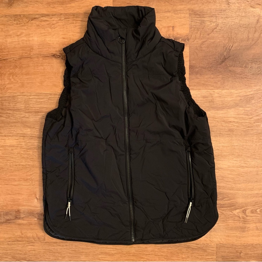 Vuori Canyon Insulated Vest Black Medium Like New